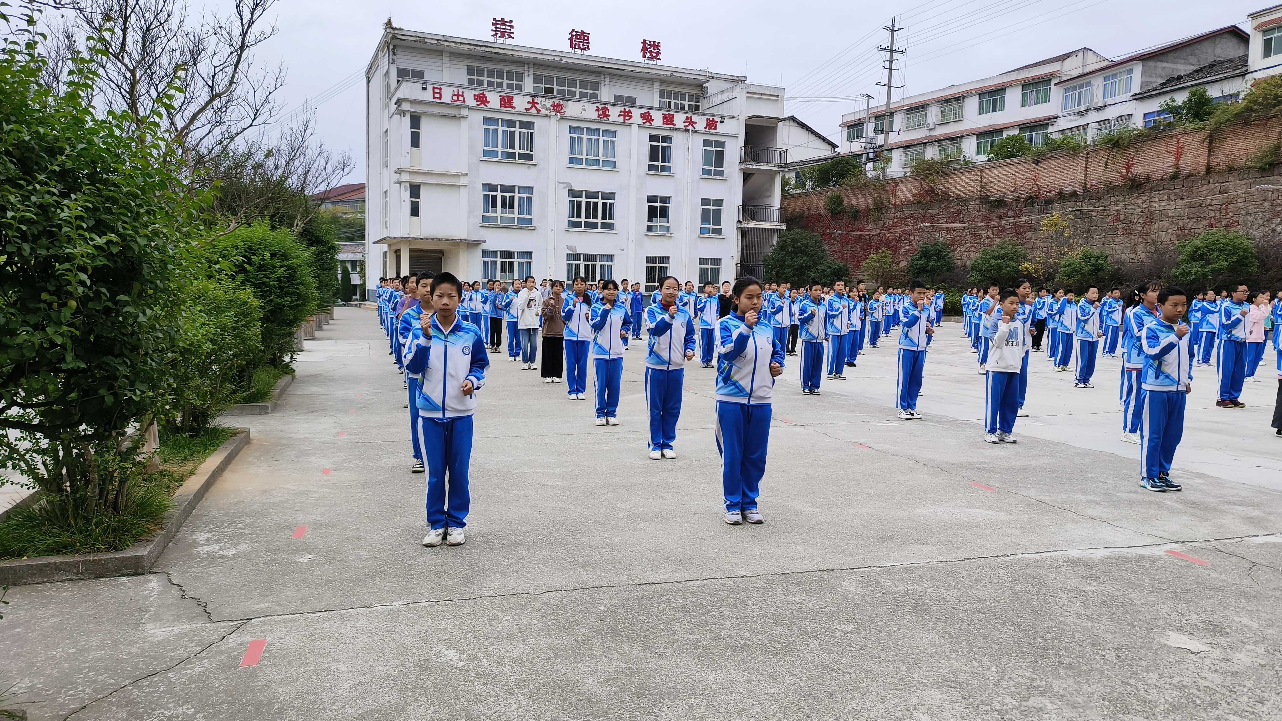 岷县城关中学搬迁图片